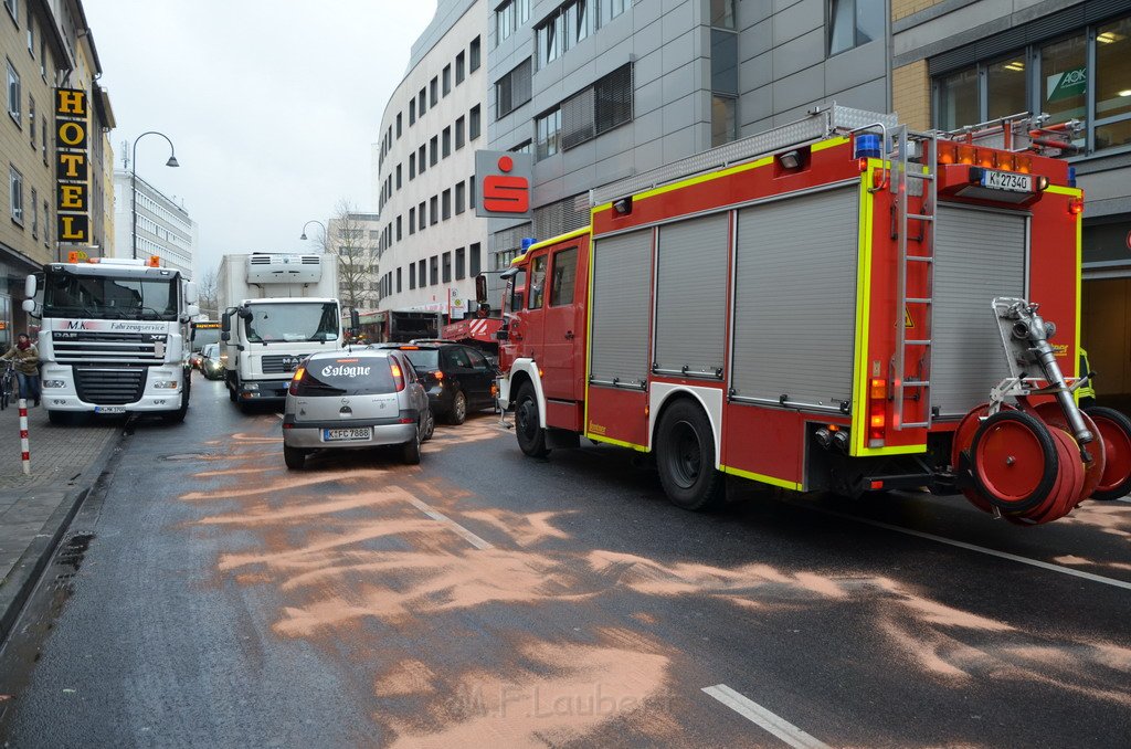 Stadtbus fing Feuer Koeln Muelheim Frankfurterstr Wiener Platz P260.JPG